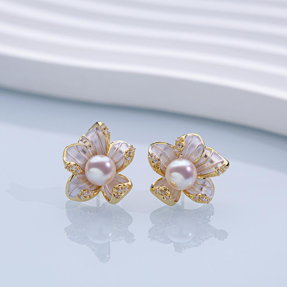 

Natural freshwater pearl stud earrings flower petals 8 drops of oil light luxury high-end earrings
