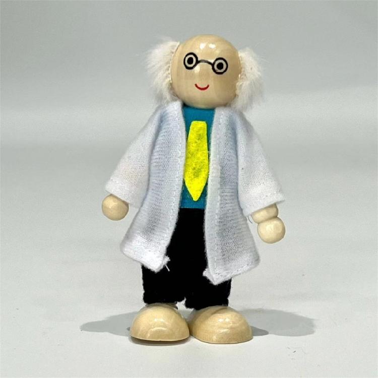 9 Character Wooden Articulated Toy People Promoting Imagination and Family Bonding