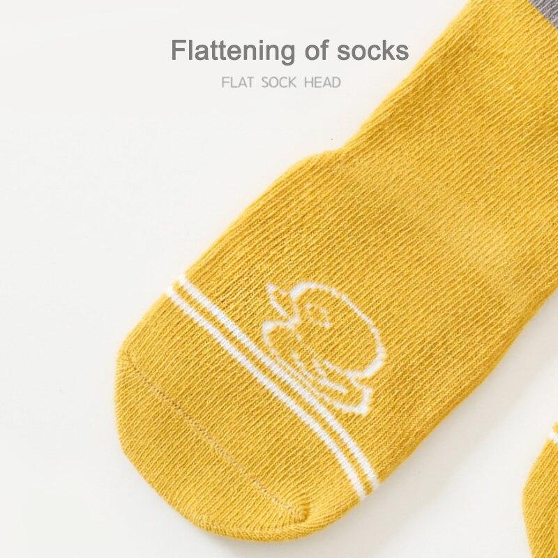 Baby-Cartoon-Socken in der Mitte der Wade, gekämmte Baumwollsocken, Babystrümpfe, lange Socken