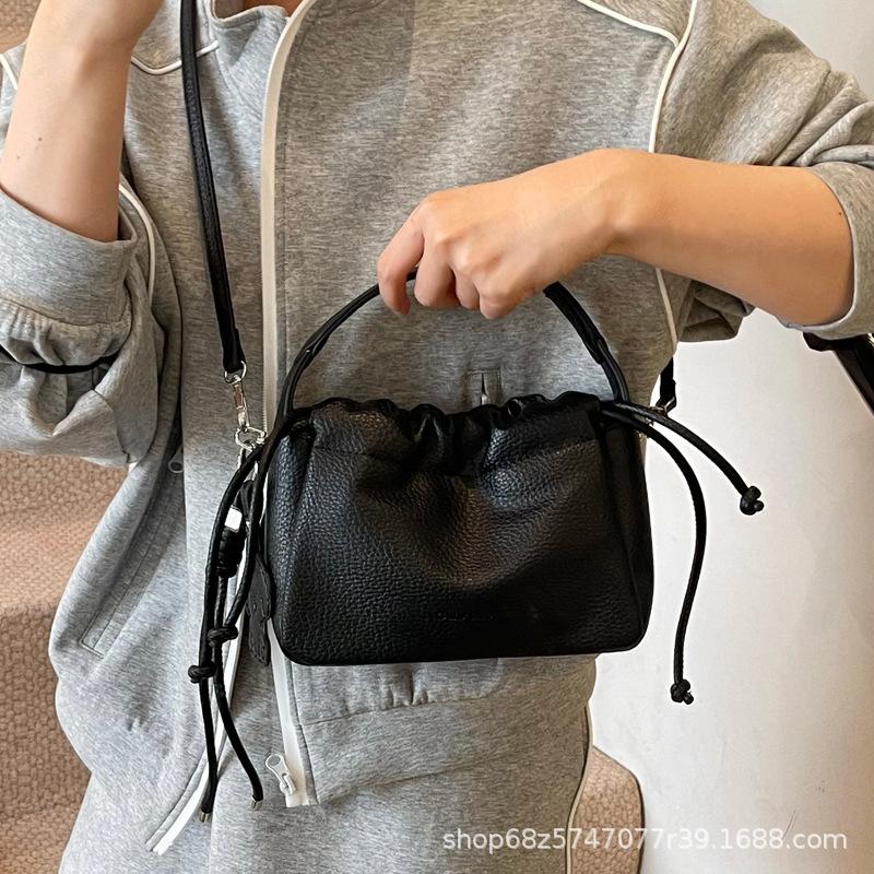 Korean version ins2025 spring new women's bag niche versatile handbag drawstring high-end shoulder messenger bag