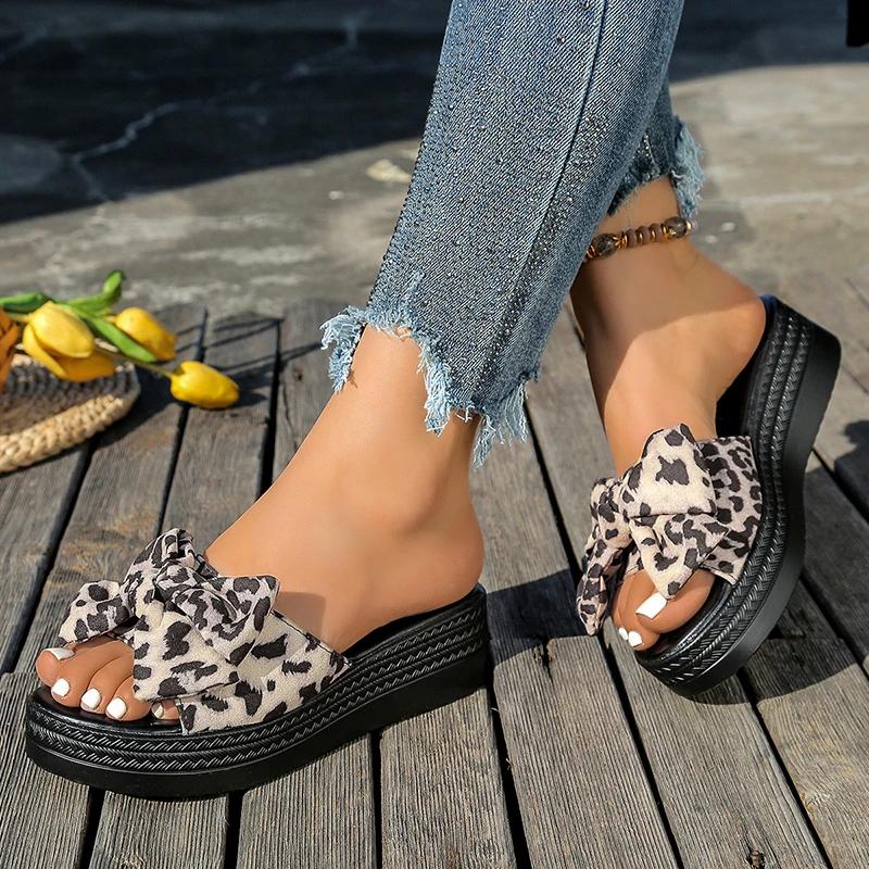 Fashion Fashion Leopard Bow Platform Slippers for Women 2025 Summer Comfortable Non Slip Beach Sandals Woman Thick Sole Outdoor Slippers