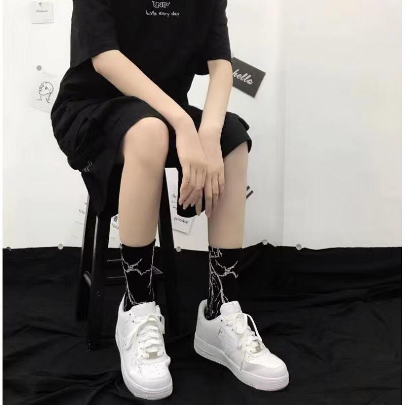 Harajuku Hip-Hop Street Sports Skate Ponožky Kravata Dye Bavlna Lightning Designer Happy White Socks Women