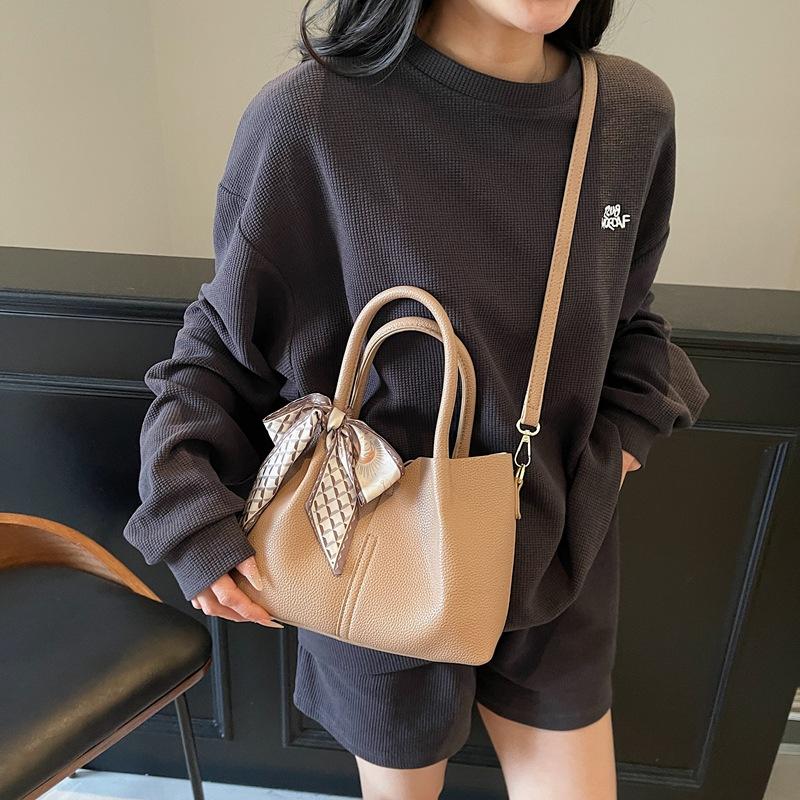 Large-capacity Bag Women's Spring and Summer Versatile 2025 New Simple Casual Shoulder Handbag Commuter Tote Bag