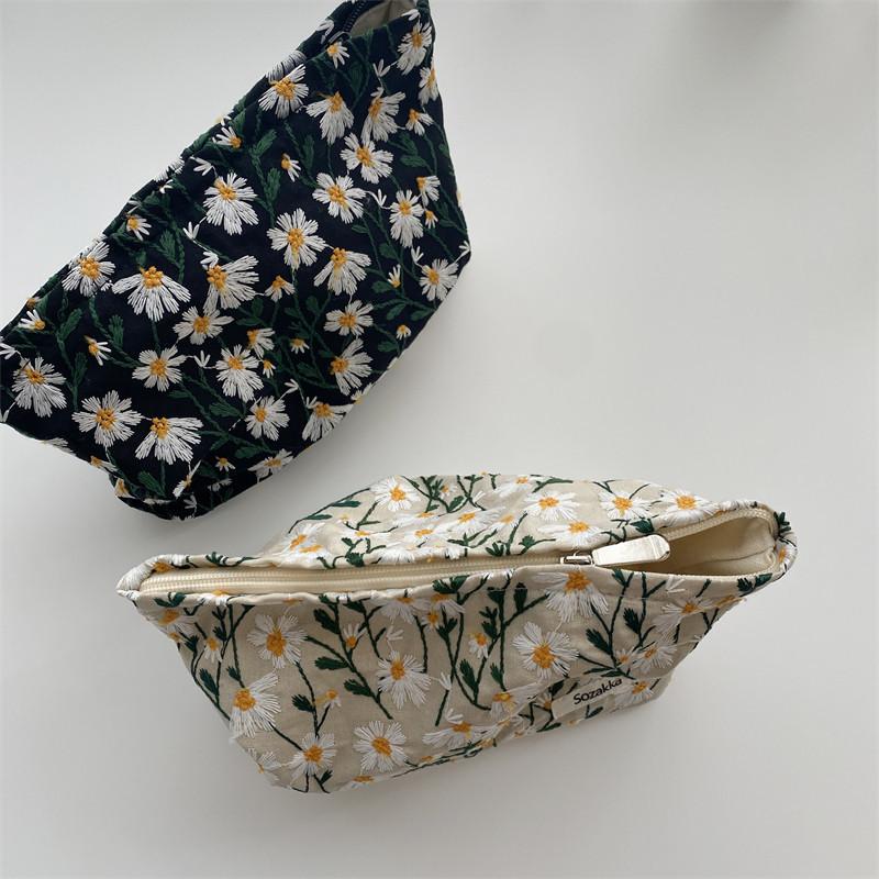 Large Capacity Daisy Embroidered Makeup Bag for Women Zippered Toiletry Bag Compartments Travel Cosmetic Organizer