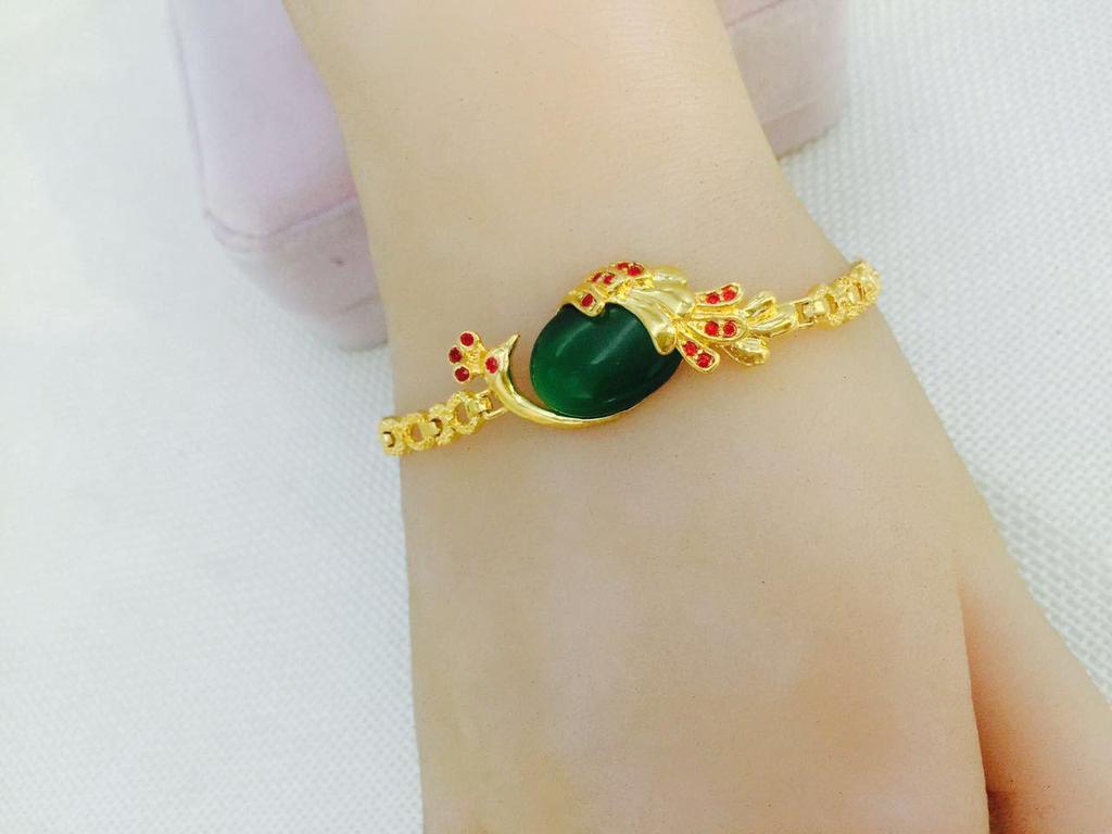 European Gold-Plated Women's Necklace & Bracelet Set with Cat's Eye Peacock Pendant Jewelry