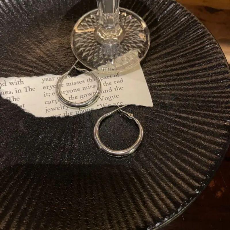 

Simple Cold Style Silver Ear Ring Elegant Fancy Earrings Circle Female 2025 New Studs Simple Bracelet Earrings Small size (3cm)