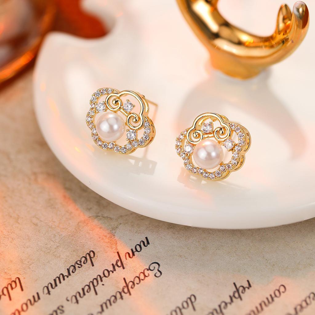 Premium Pearl Stud Earrings S925 Silver Needle Elegant Exquisite Earrings Retro Temperament Versatile Earrings