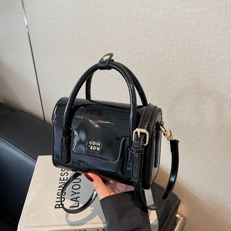 

Hand carry high-end fashion small square bag women s messenger bag new niche portable shoulder women s bag чёрный