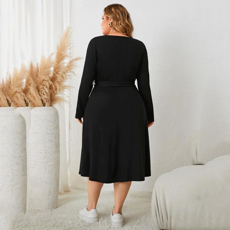 Женское черное платье с круглым вырезом и длинными рукавами — фото 5