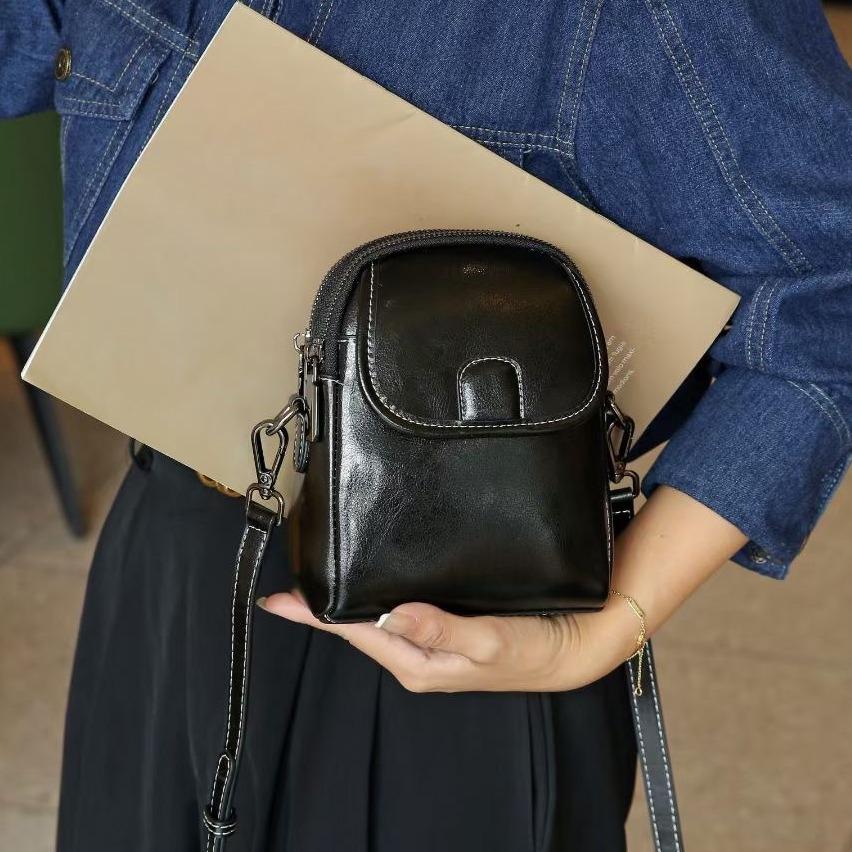 Women's Fashion One-shoulder Small Bag Oil Wax Leather Mobile Phone Bag Soft Leather Shell Bag All-match Messenger Bag