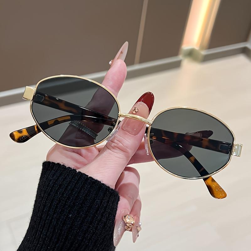 Retro Round-Frame Women's Glasses with Tortoiseshell Arms Decorative Lens Non-Prescription Oval Eyewear