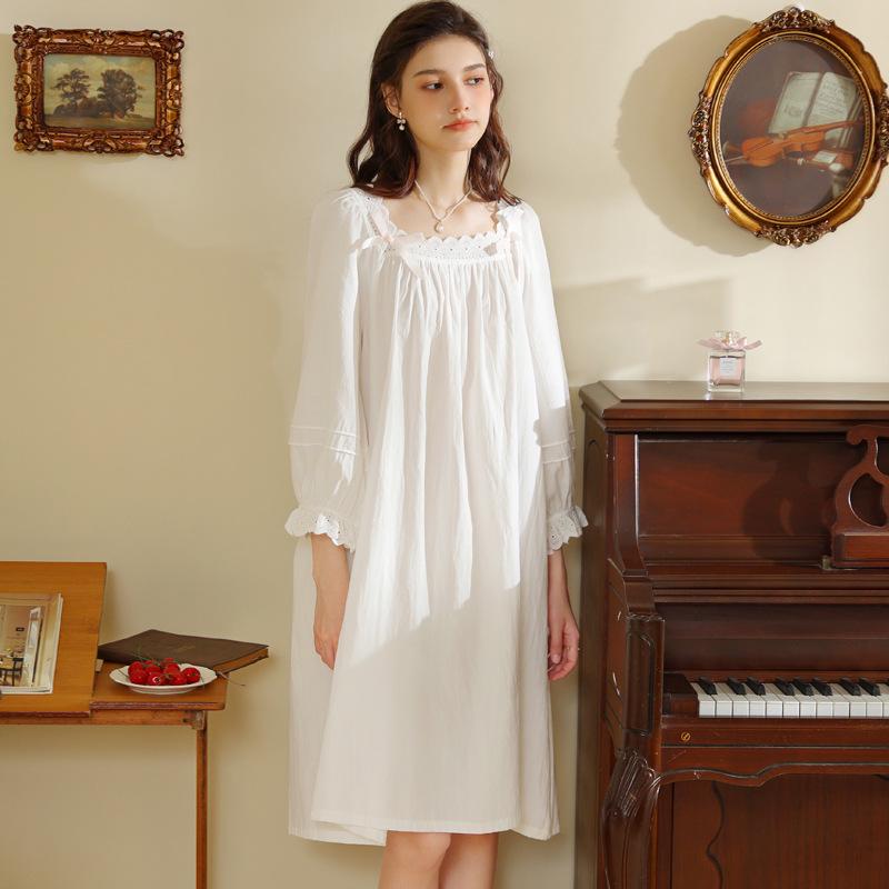 White Retro Princess Style Long-Sleeve Nightgown - Sweet, Loose, and Lightweight for Spring and Autumn