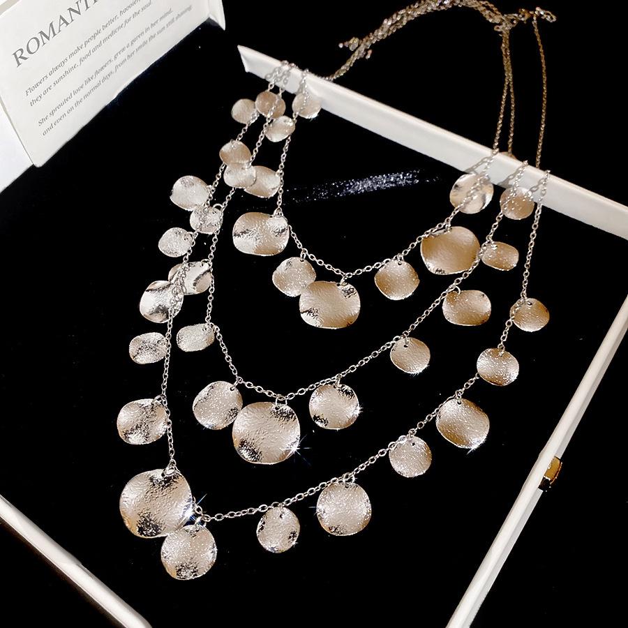 Regulowany Minimalistyczny Geometryczny Plisowany Skórzany Naszyjnik: Wszechstronny Łańcuszek na Obojczyk o Wysokiej Czułości