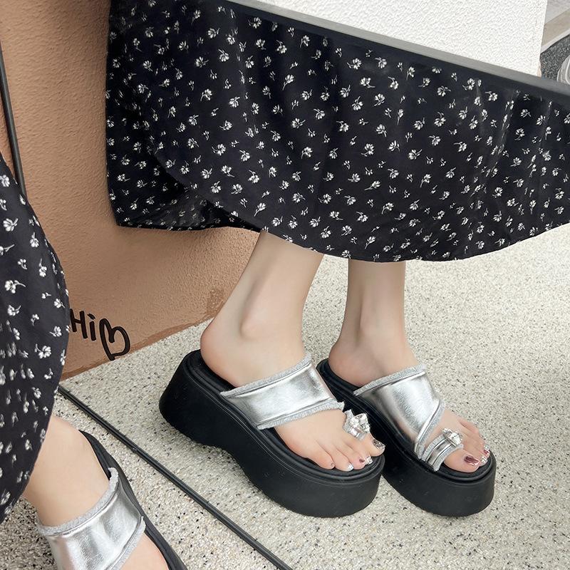 Small Man Height-increasing Platform Beach Shoes Women's Outer Wear 2025 Summer New High-end Silver Rhinestone Toe Slippers