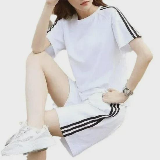 Fatos de Lazer de Verão Unissex: Roupa Esportiva Larga de Três Listras, Conjunto de Duas Peças de Manga Curta e Shorts