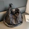 Drawstring bucket bag, new autumn high-end commuter bucket bag, waterproof nylon cloth shoulder bag tide