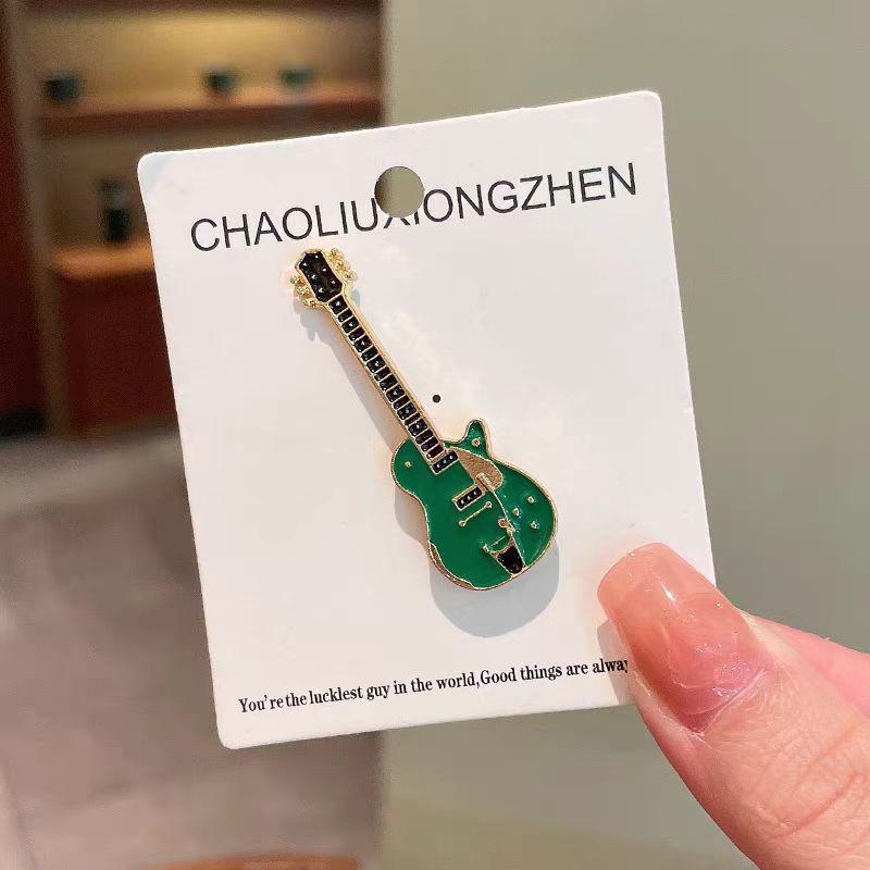 Vintage Guitar Metal Badge: Music-Themed Brooch for Clothes & Bags