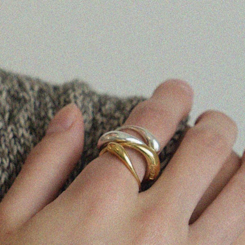 Ahjeong Erode Ring. Gold