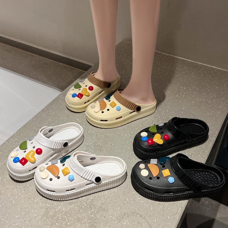Soft-soled stepping on shit feels ins cute cartoon hole shoes women's summer wear new thick-soled non-slip beach