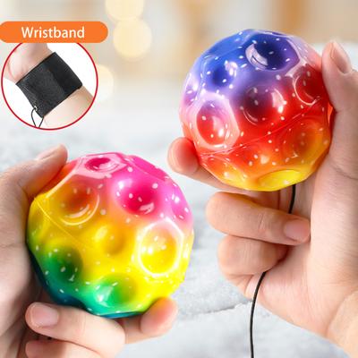 Giocattolo con palla da polso rimbalzante con cinturino da polso e cordino elastico, design con presa facile, palla da polso con ritorno, palline rimbalzanti colorate con cielo stellato per tutte le età