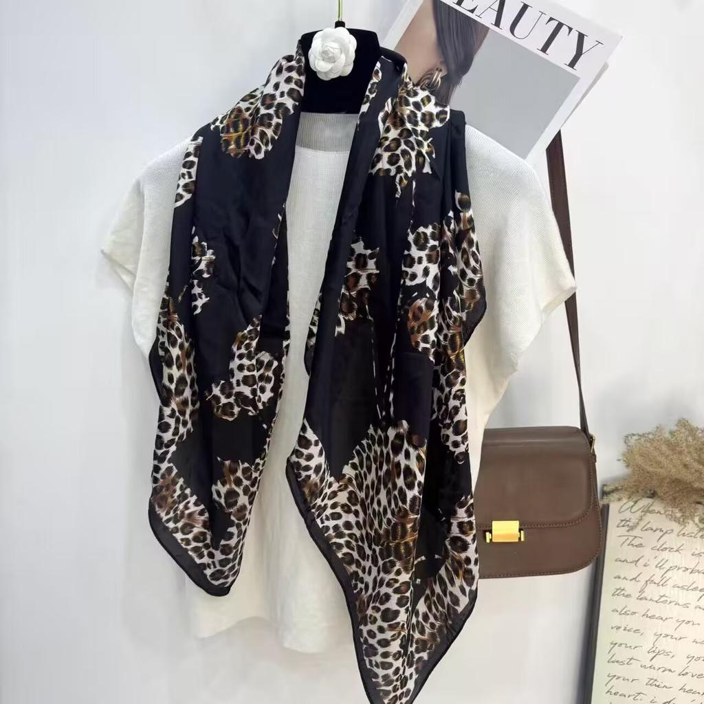 Spring and Autumn Versatile Shawl Simulation Silk Light Luxury High-end Printing Simple 91 * 91CM Silk Scarf Women's Square Scarf Fashion
