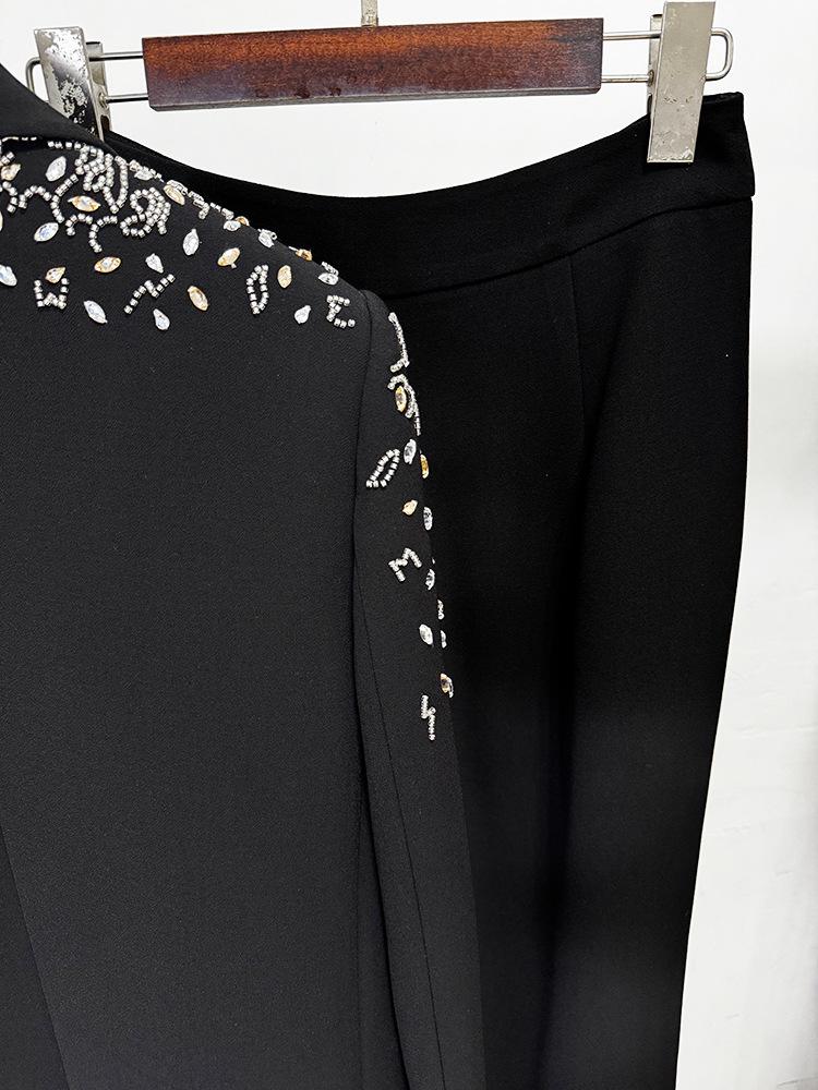Moda High Street 2026 Collezione Inizio Primavera: Completo Giacca e Pantaloni Elegante con Perline e Strass