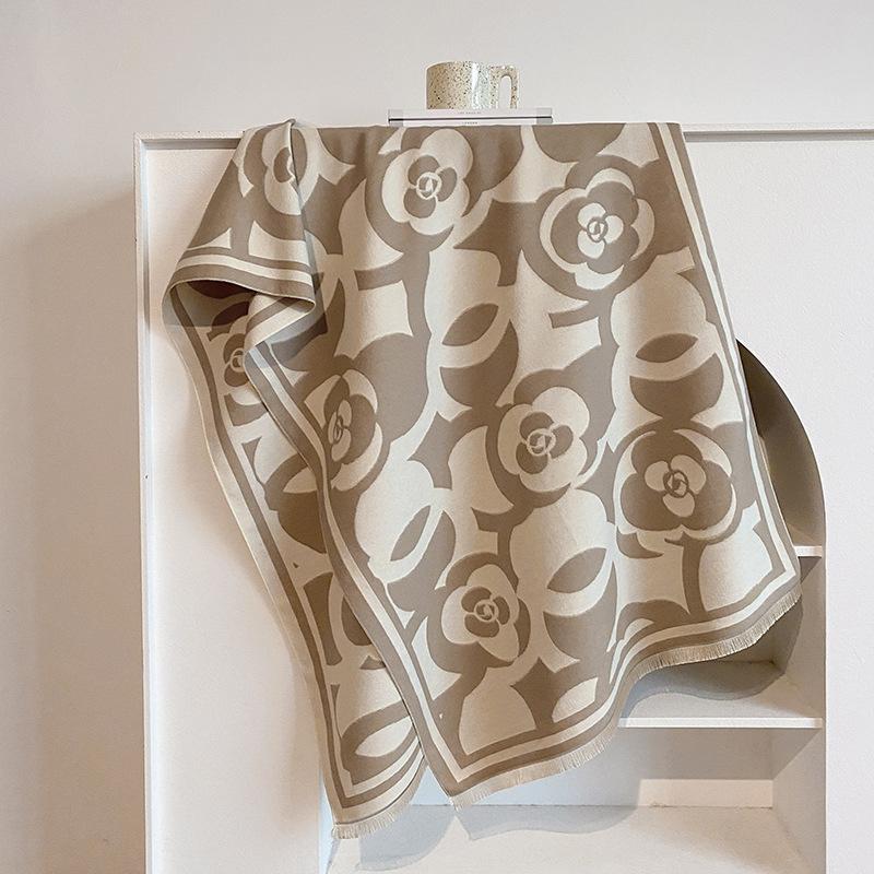 Camellia Black And White Elegant Imitation Cashmere Scarf Large Square Scarf Female Big Name Outer Shawl Warm Fashion Scarf