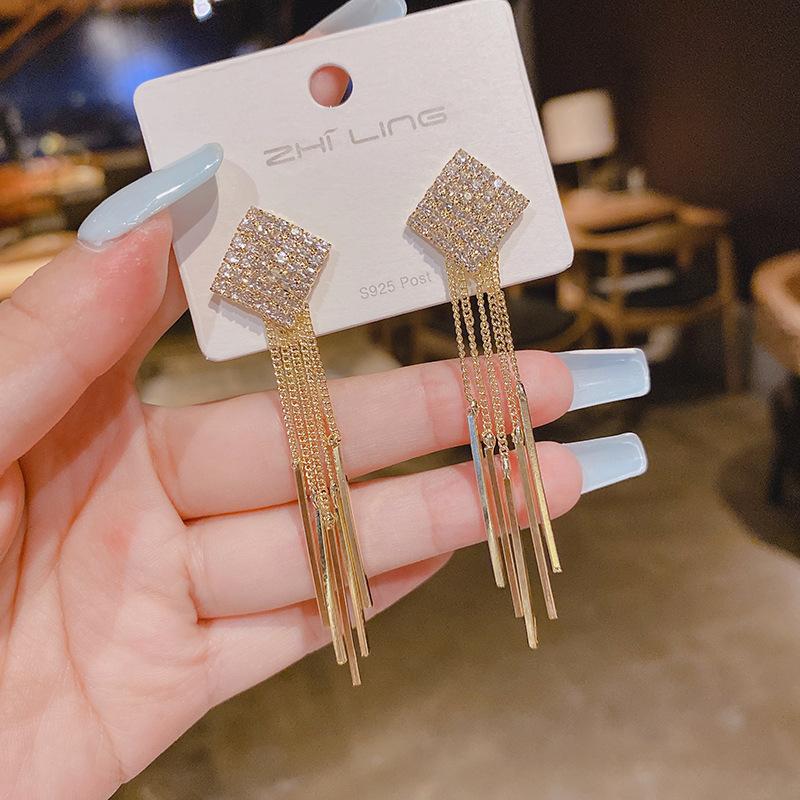 Light luxury high-end sense gold long fringed temperament earrings fashionable atmosphere versatile stud earrings personalized daily earrings