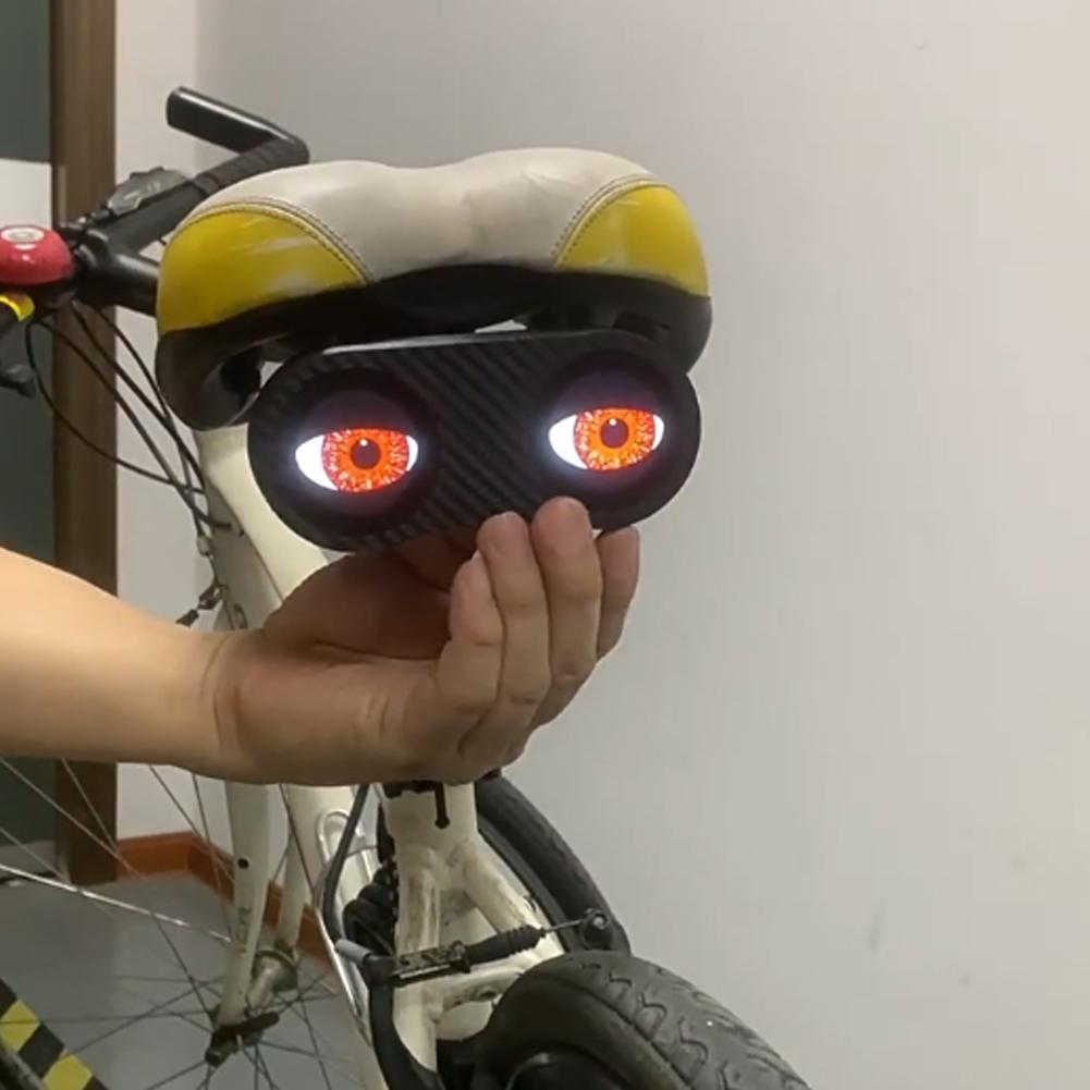 Chytré zadní světlo na kolo Ďáblova oči Vodotěsné LED světlo na kolo/motocykl pro noční jízdu s dobíjecím kabelem typu C N6V3