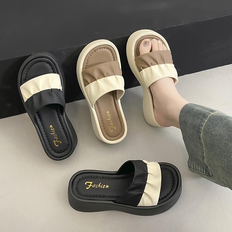 French Thick-soled Cool Slippers Women's Summer Wear High-end Fashion 2025 New Skirt Casual Seaside Beach Shoes