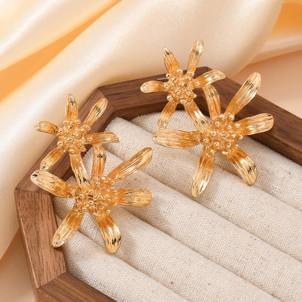 Korean Elegant Gold Flower Earrings - Retro Style