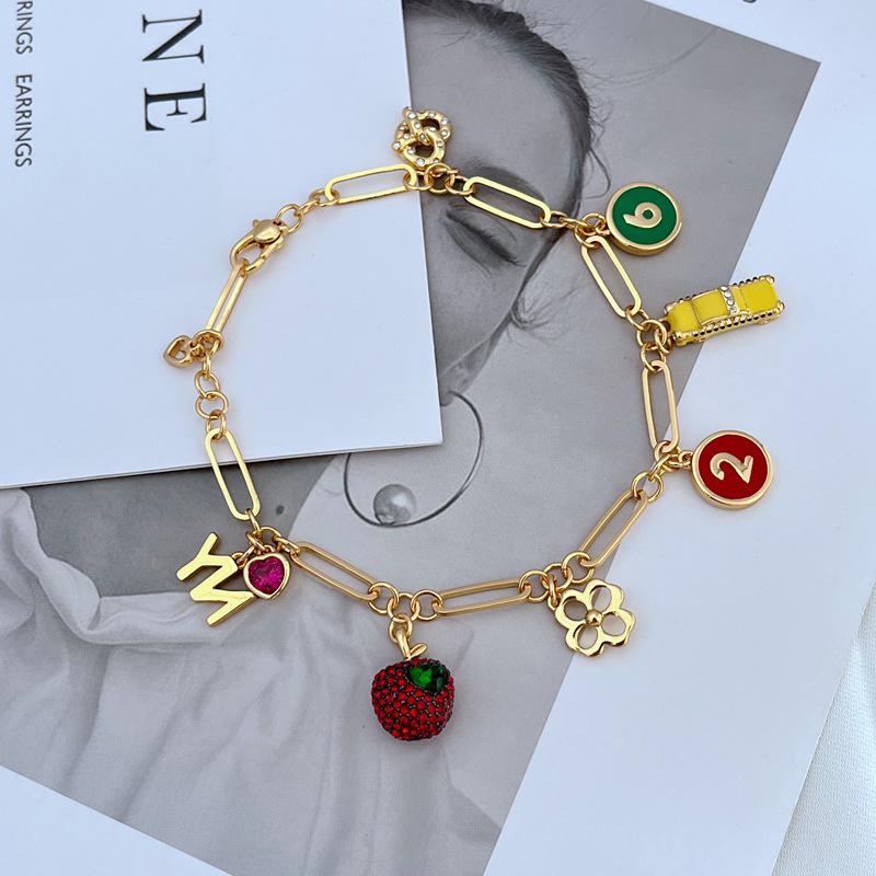 

Браслет «Сладкое сердце» с эмалевым яблоком и множеством подвесок