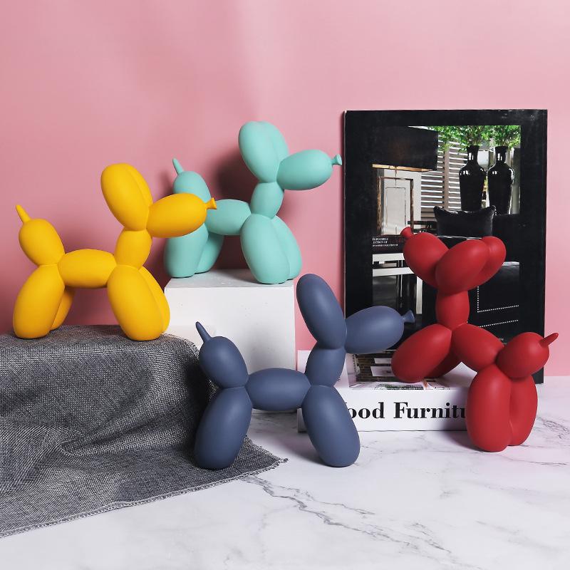 European Style Thinker Sculpture: Creative Ornament for Bookcases and Wine Cabinets