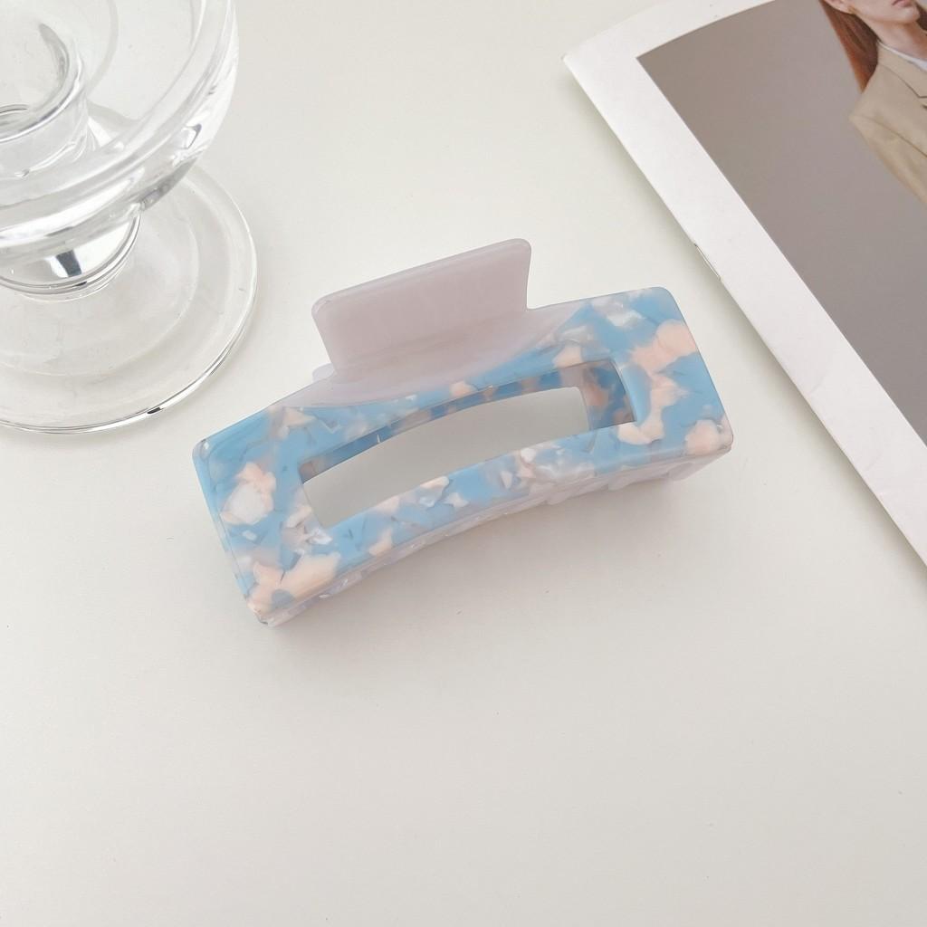 

Модна ацетатна двоколірна велика порожниста заколка-краб для волосся для жінок, трендовий дизайн для повсякденного використання Sky Blue