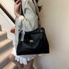 Women's Retro Commuter Shoulder Bag 2025 Winter New Large Capacity Out Messenger Bag Chain Bag Tote Bag Women