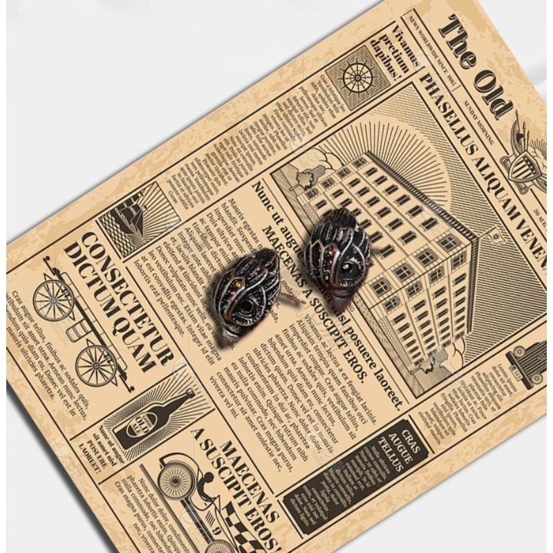 

Medieval jewelry style temperament eagle head shape old sense of diamond color sense exquisite small stud earrings срібло сірий колір