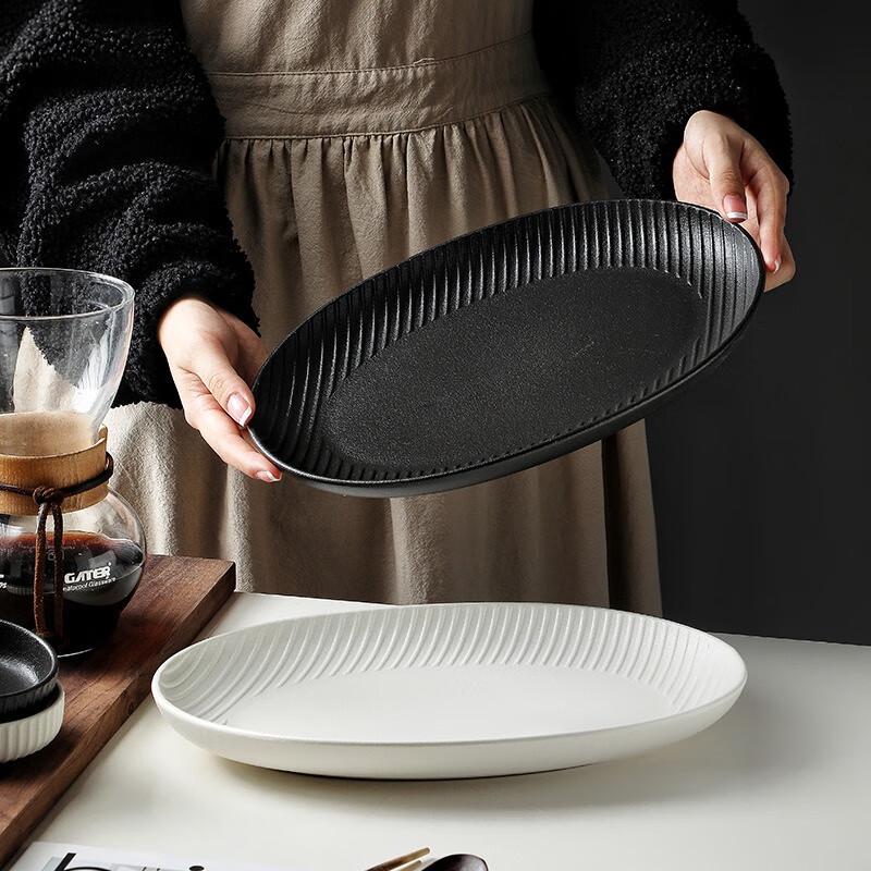 Black Frosted Ceramic Straight-Stripe Dinner Plate