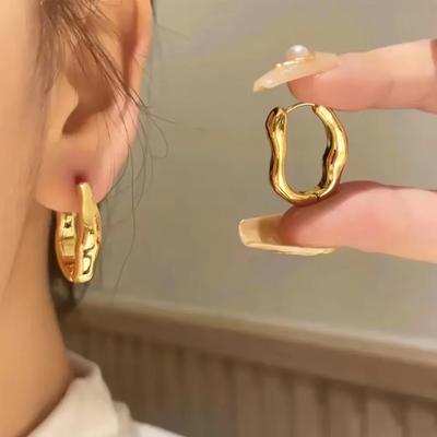 Minimalist Wavy Earrings! Gold and Silver Two-Color Stereo Line Design Fashionable and Versatile, Suitable for Daily Clothing
