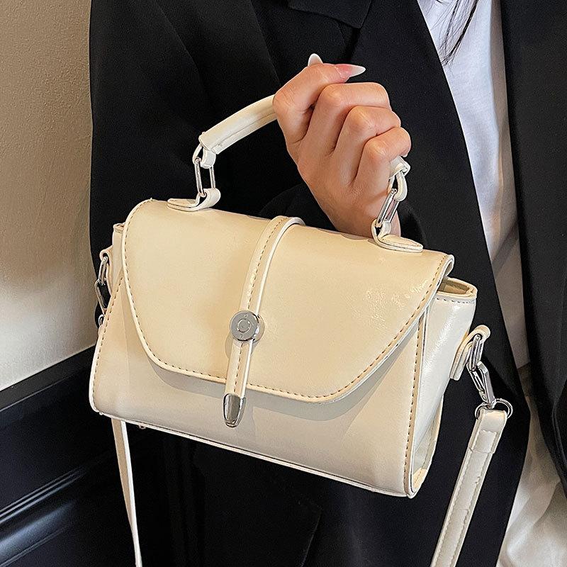 Popular simple temperament light luxury portable small square bag fashion high sense to work commuting leisure messenger women's bag