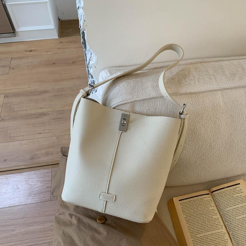 IELGY Ladies Messenger Bag Trendy Retro Shoulder Large Capacity Commuter Fashion Bucket Bag