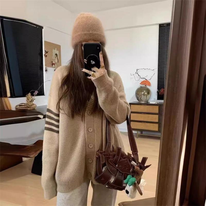 

Модный повседневный вязаный кардиган в стиле колледжа, с цветовой блокировкой, для женщин, новинка осени и зимы, свободная ленивая куртка-свитер one size fits all хаки