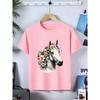 Tamanhos Europeus ' Camiseta Vermelha de Manga Curta com Estampa de Cavalo Branco e Crina Floral - Blusa Casual de Verão com Gola Redonda, Design de Cabelo com Flores Rosa e Verde