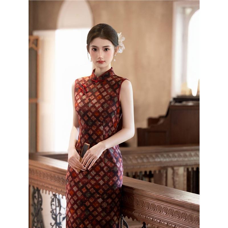 Burgundy rhombus improved cheongsam women's summer new Chinese style retro slim and thin sleeveless long dress Hong Kong style temperament