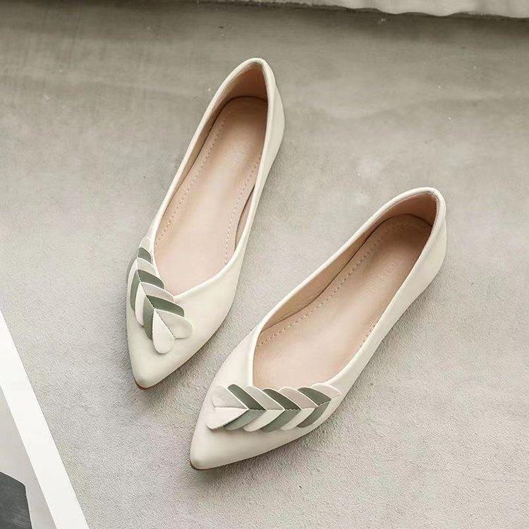 

Single shoes women s flat bottom 2025 new autumn pointed four-season shoes versatile Doudou shoes soft sole comfortable and not tired women s shoes 35