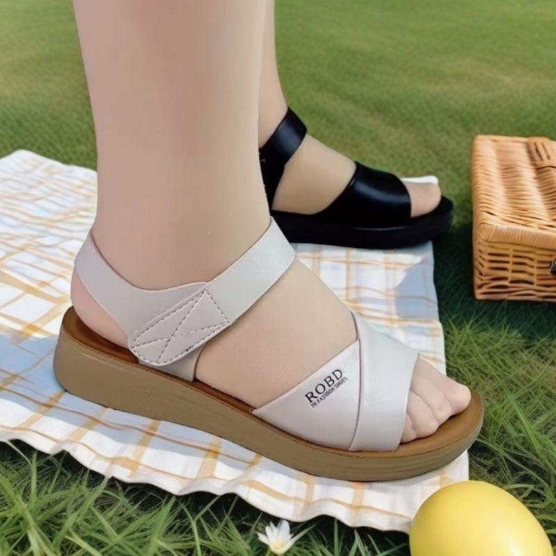 

Мягкие кожаные сандалии на плоской подошве женские лето 2025 новые удобные туфли для мамы легкие нескользящие обувь для женщин среднего и пожилого возраста 35