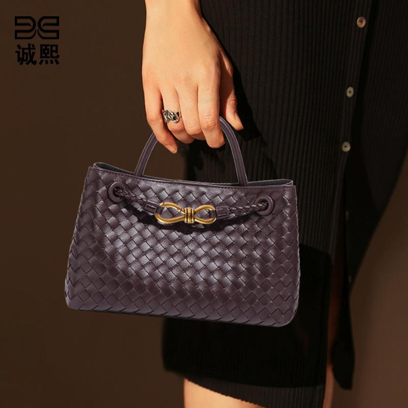 Women's Bag 2025 New Handwoven Bag Retro Casual Shoulder Messenger Bag Large Capacity Handbag