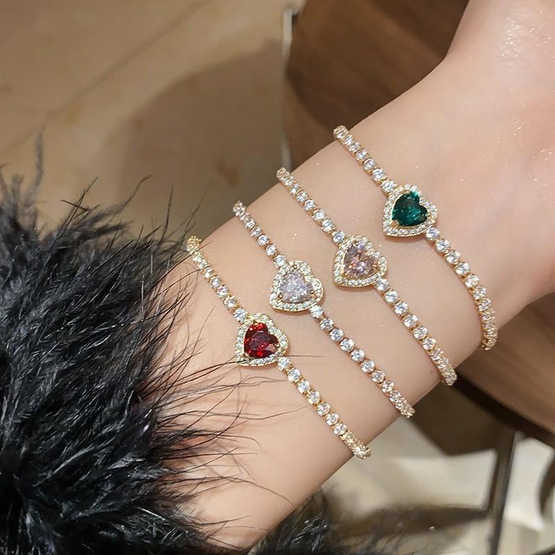 European Style Ladies Heart Pendant Bracelet With Cubic Zirconia For Gift And Office Wear