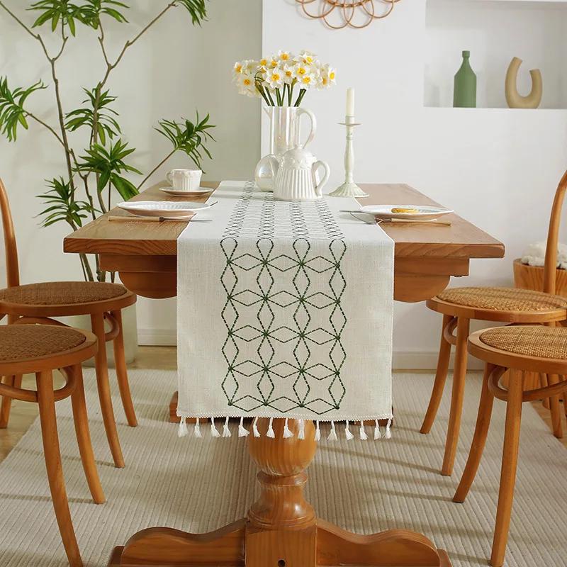 Nordic Embroidery Plant Table Runner Green Leaves Tassel Tea Table Mat Cotton Linen Table Runner Home Decor Dining Tablecloth