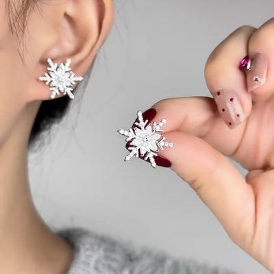 New Cold Wind Flower Snowflake Light Luxury Stud Earrings Exquisite Versatile Temperament Premium Christmas Snowflake Earrings