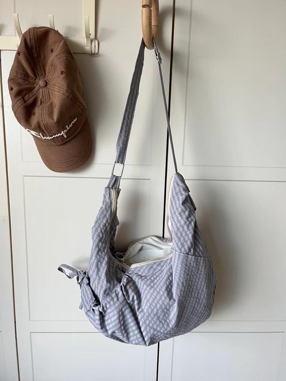 

Корейская ins клетчатая плиссированная сумка-облако новая ретро большая вместимость на плечо сумка-мессенджер нишевая универсальная сумка-тоут светло-серый